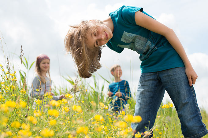 Kinder auf der Wiese - Foto: Guido Rottmann