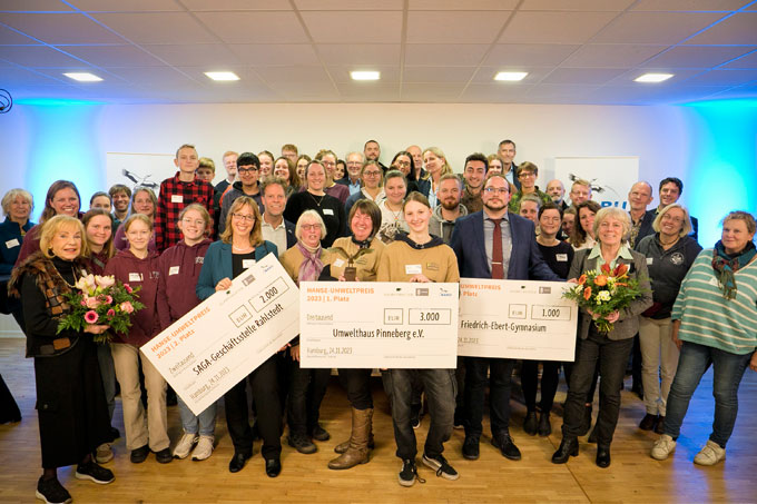 Gemeinsam für Natur und Klima - die diesjährigen Teilnehmer*innen beim Hanse-Umweltpreis - Foto: Thomas Dröse