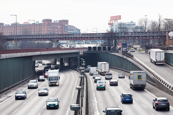 Eine Stadtautobahn versiegelt wertvolle Fläche und führt zu mehr Verkehr - Foto: NABU/Bachmann