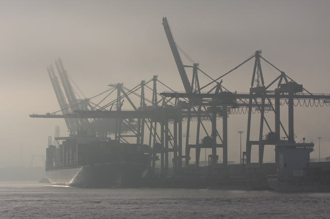 Luftemissionen im Hamburger Hafen - Foto: Andreas Lampe